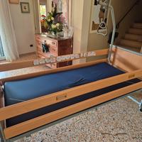 Letto sanitario, materasso antidecubito e tavolino