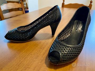 Scarpe décolleté spuntate nere traforate Charme