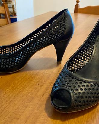 Scarpe décolleté spuntate nere traforate Charme