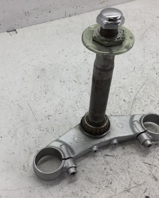 TRIUMPH ST 955 PIASTRA INFERIORE FORCELLA CRISTO 2
