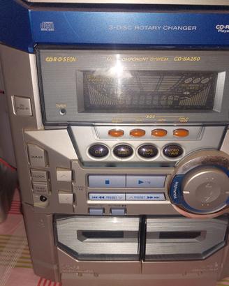 radio cassette e cd perfettamente funzionante 