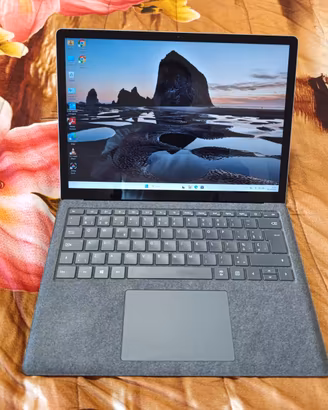Surface Laptop 2,i5-8gen,SSD 250g,RAM 8gb,13.5”2k