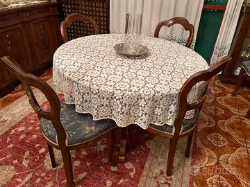 Tavolo rotondo in stile