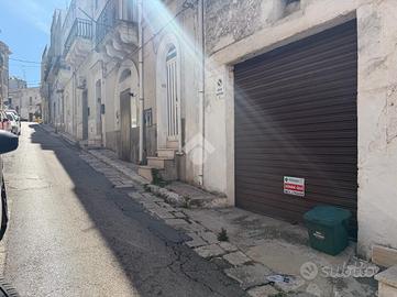 2 LOCALI A CAROVIGNO