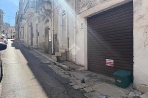 2 LOCALI A CAROVIGNO