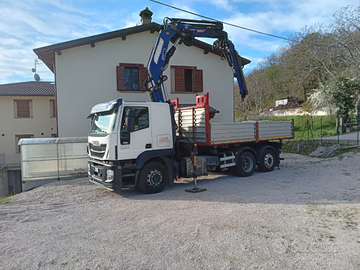 Iveco Stralis 400 con gru pm serie 25