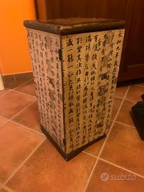 Mobiletto vintagein stile orientale decorato