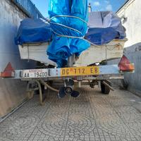 Barca con motore e carrello