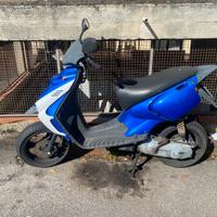 Beta ark 50 scooter blu e bianco