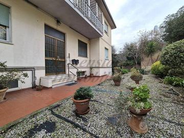Appartamento di 80 m² con 4 locali e box auto a Ro