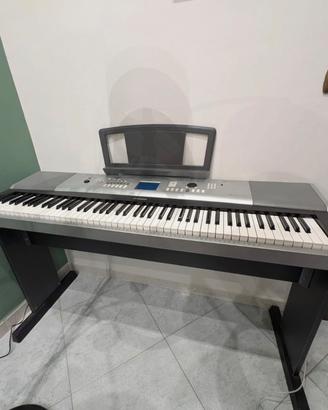 Pianoforte   Yamaha DGX 520
