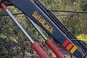 caricatore frontale completo di pala per trattore 