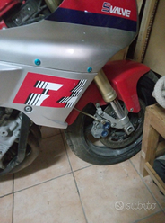 Fzr 750