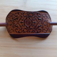 Fermaglio per capelli cuoio inciso e legno