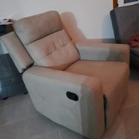 Poltrona con recliner manuale pari al nuovo