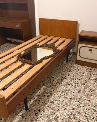 Letto singolo con comodino