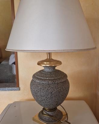 lampada da tavolo/ abat-jour  e vuota tasche