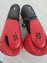 Guantoni di boxe 100 rossi e Paratibia Decathlon