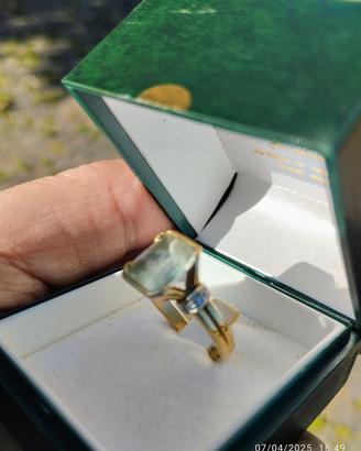 anello d'oro con acquamarina e brillanti 