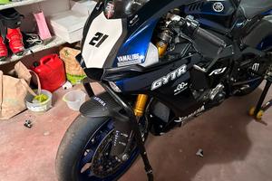 Yamaha R1 2016