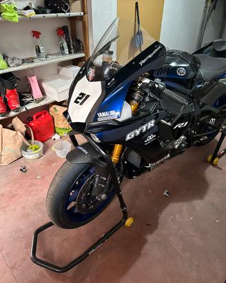 Yamaha R1 2016
