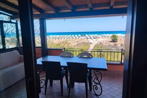 Posizione Unica. Sulla spiaggia de la Caletta