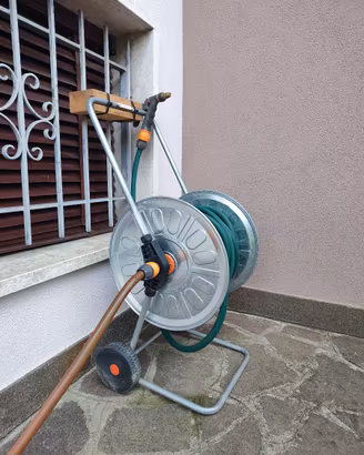 Avvolgitubo da giardino con tubo da 20m e pistola