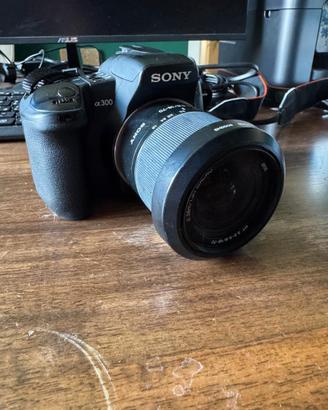 Fotocamera usata SONY A300 (DSLR-A300) + obiettivo