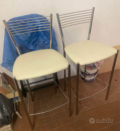 Coppia sgabelli in acciaio con seduta in pelle