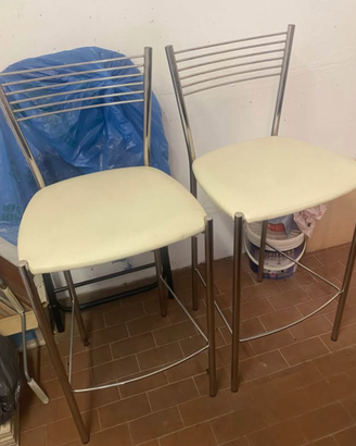 Coppia sgabelli in acciaio con seduta in pelle