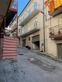 Edificio con garage e terreni a San Giovanni Roton