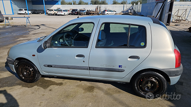 Renault Clio anno 2000