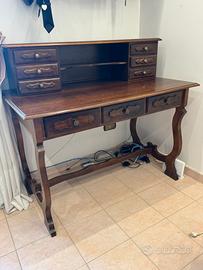 Scrivania in legno