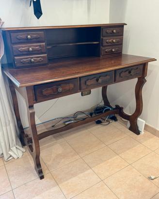Scrivania in legno