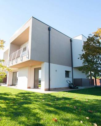 Villa di 332 m² con 5 locali e box auto doppio a S