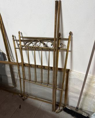 Antica culla in ottone