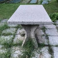 Tavolo da esterno in cemento