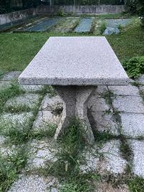 Tavolo da esterno in cemento
