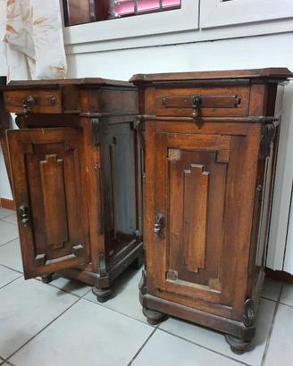 Comodini antichi fine 700 in noce
