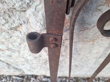 Cancello antico ad un'anta in ferro battuto 