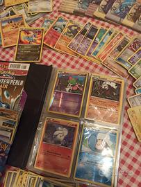 Collezione carte Pokemon album e pack aperti pkm