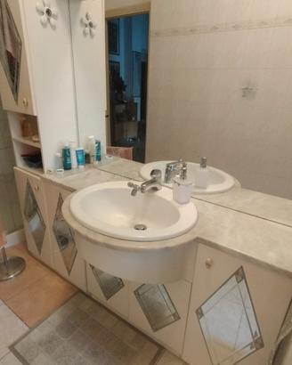 Arredo bagno con colonna 