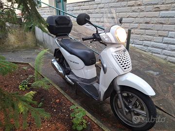Aprilia Scarabeo 200 ie (2011)