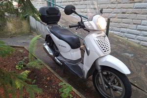 Aprilia Scarabeo 200 ie (2011)