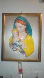 Madonna con bambino Gesù in braccio