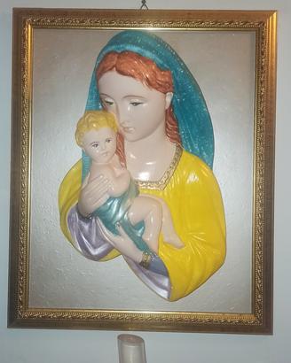 Madonna con bambino Gesù in braccio