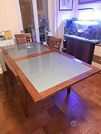 Tavolo piu sedie