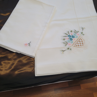 Tovaglia nuova con ricami fiorentini