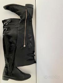 Stivali alti vera pelle neri