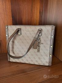 Guess Florence Borsa a spalla.